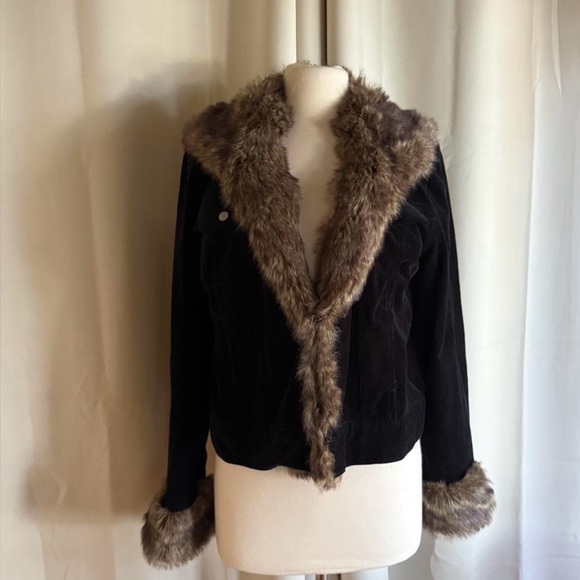 Jackets & Blazers - Black cuordory jacket with faux fur trim